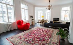 Grand Soho Apartment